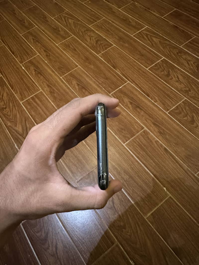 IPHONE 11 PRO MAX 4