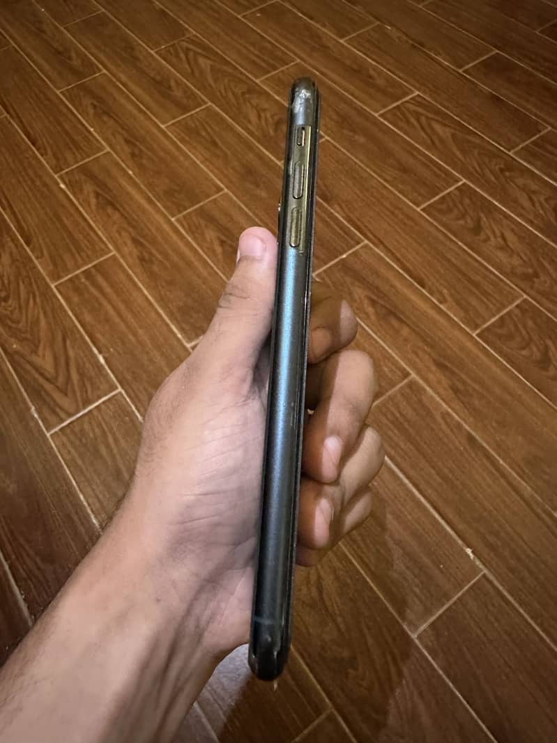 IPHONE 11 PRO MAX 6
