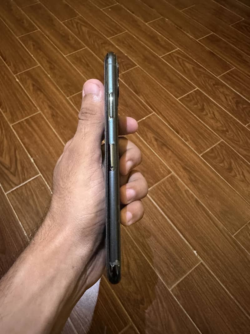IPHONE 11 PRO MAX 7