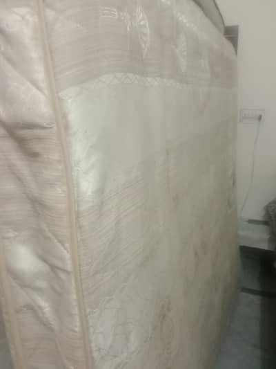 sapring mattress king size good condition