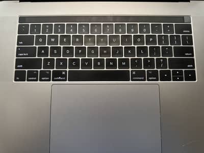 Macbook pro 2017 with with very some scratches 1 tb and 16 gb ram