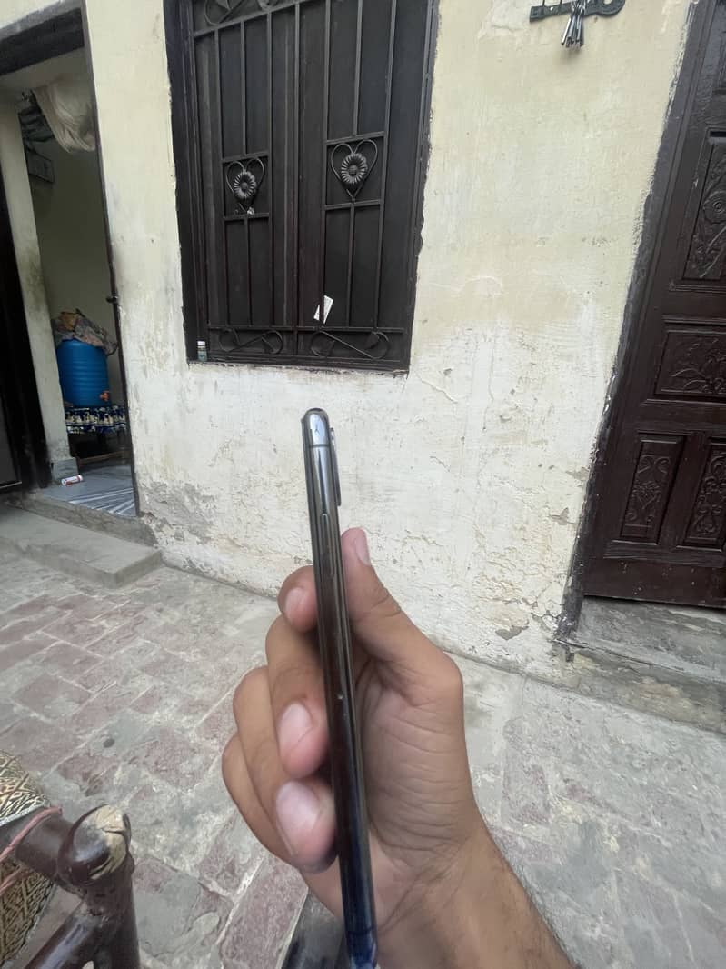Apple iPhone X 3
