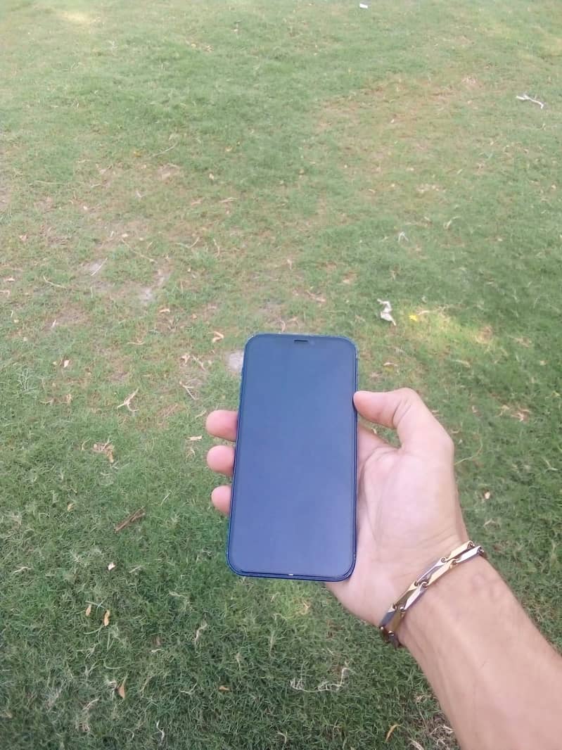 Apple iPhone 12 3
