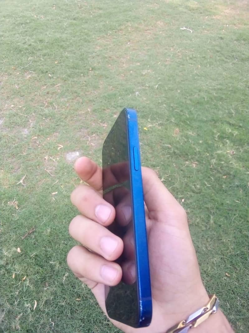 Apple iPhone 12 5
