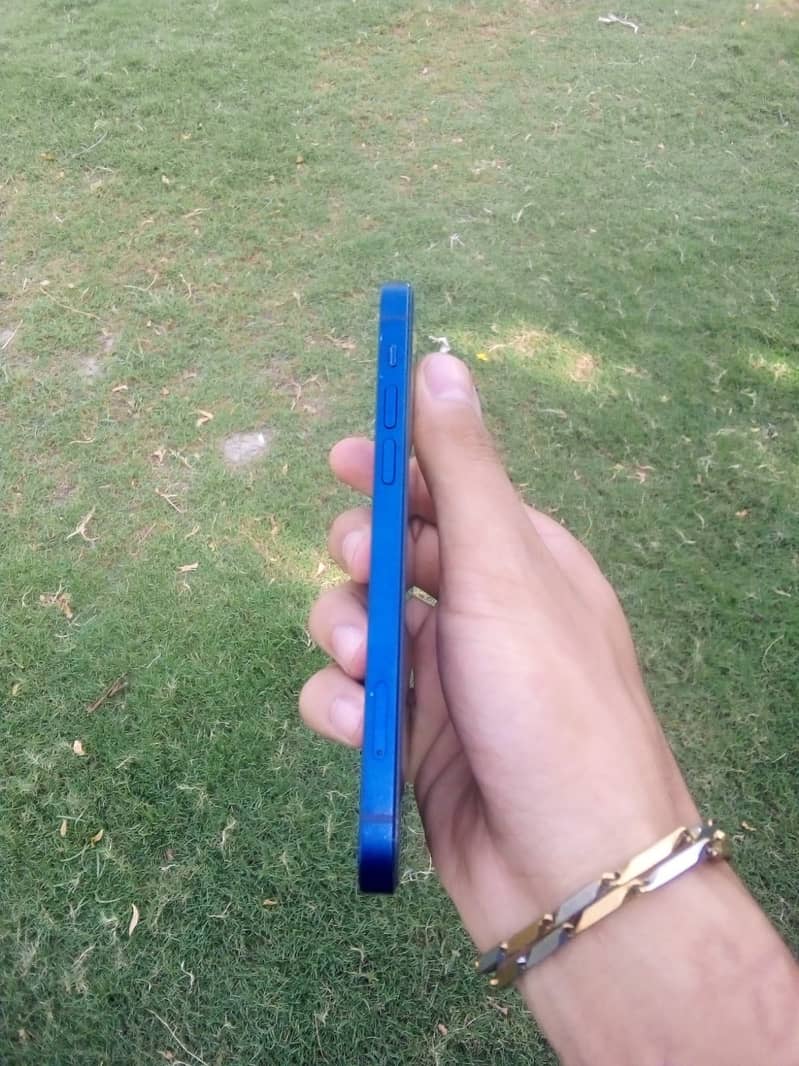 Apple iPhone 12 6