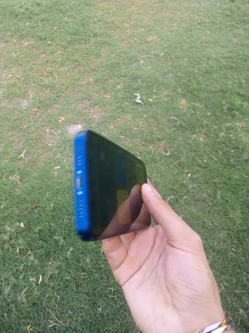 Apple iPhone 12 8