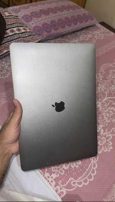 Macbook pro 2019 Corei9 damged
