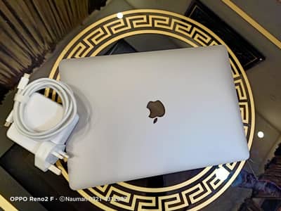 Apple Macbook Air 2020, Core i5, 256GB SSD, 8GB Ram, Magic Keyboard
