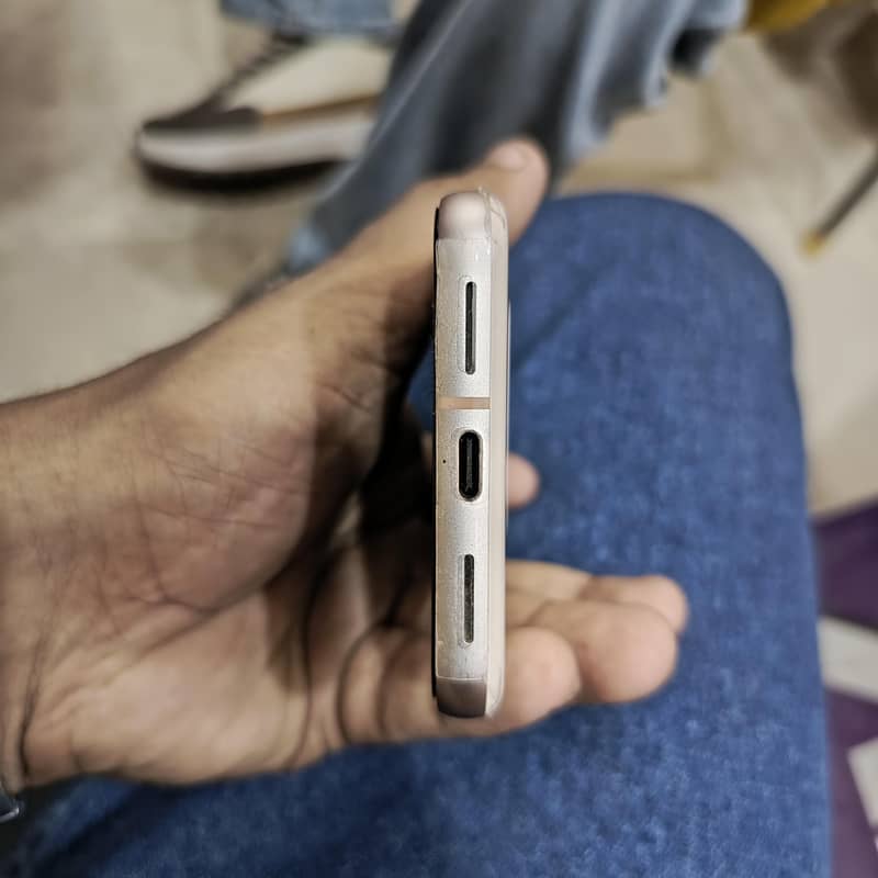 Google Pixel 8 5