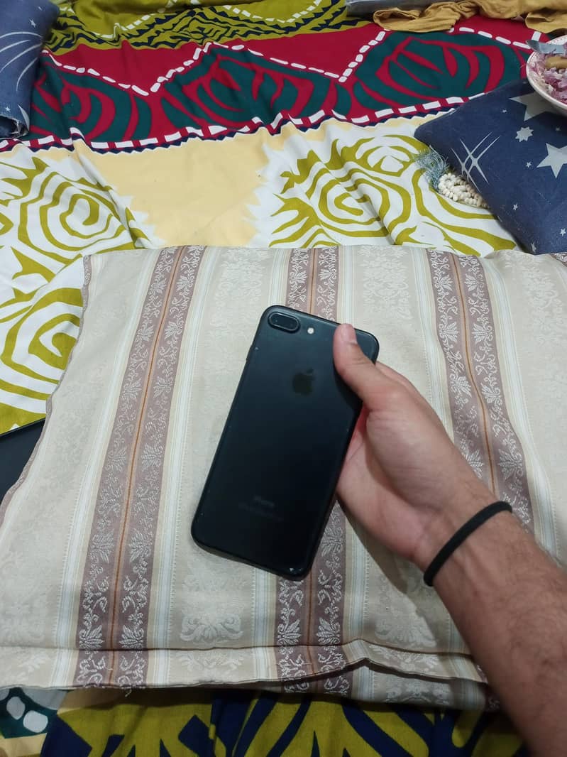 Apple iPhone 7 Plus 0