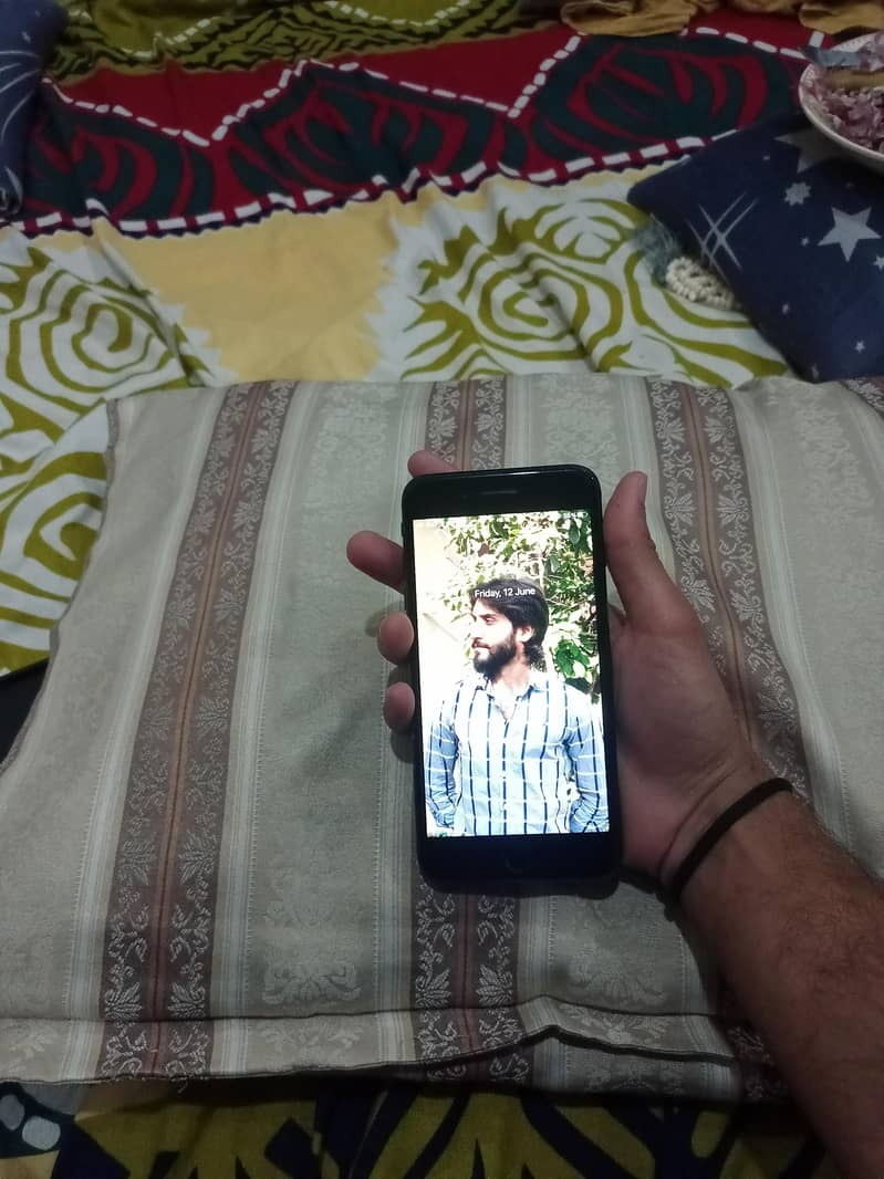 Apple iPhone 7 Plus 6