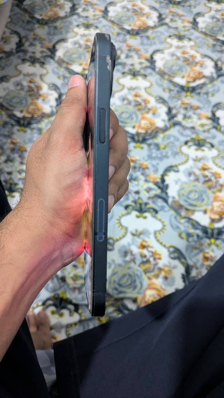 Apple iPhone 14 plus 3