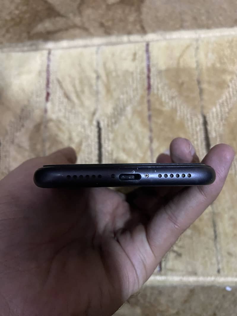 Apple iPhone 11 0