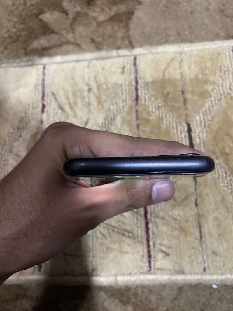 Apple iPhone 11 3
