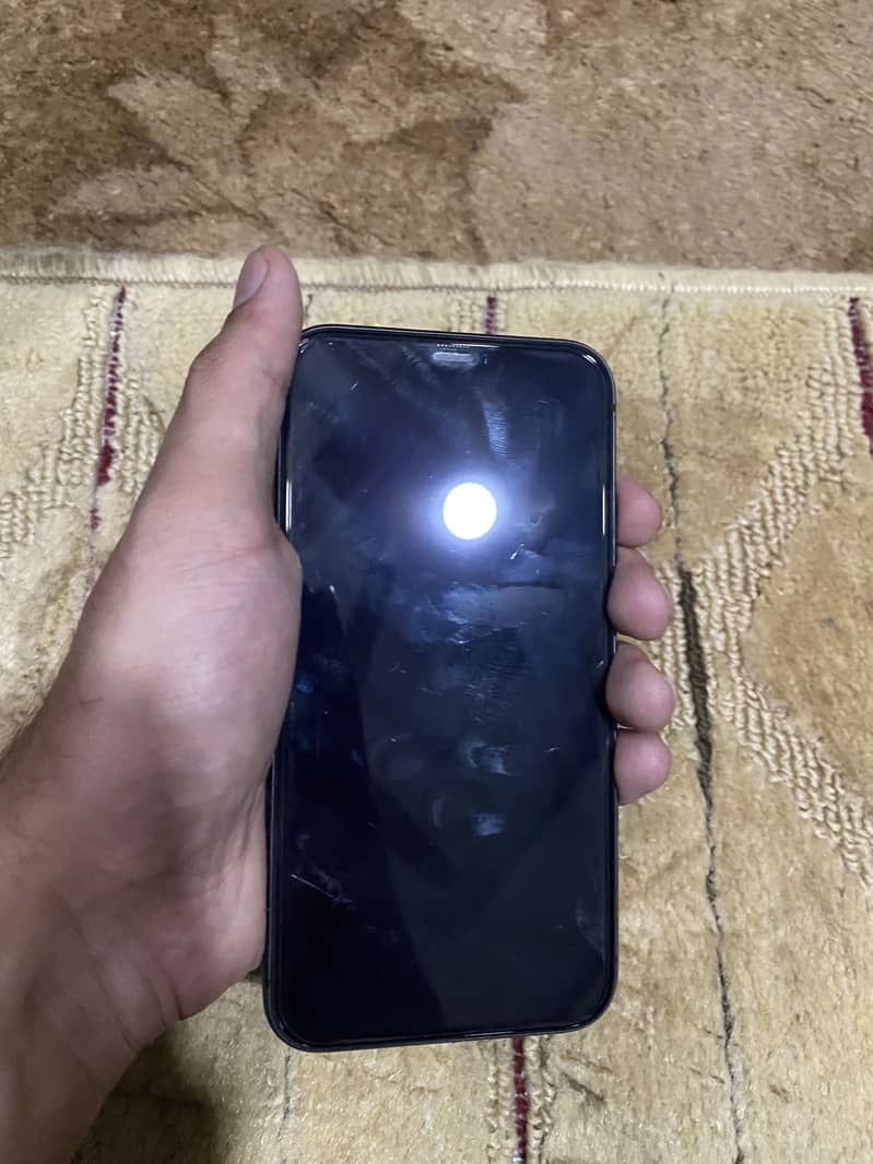 Apple iPhone 11 4