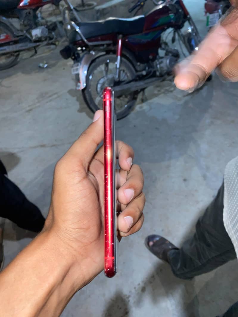 Apple iPhone 11 4