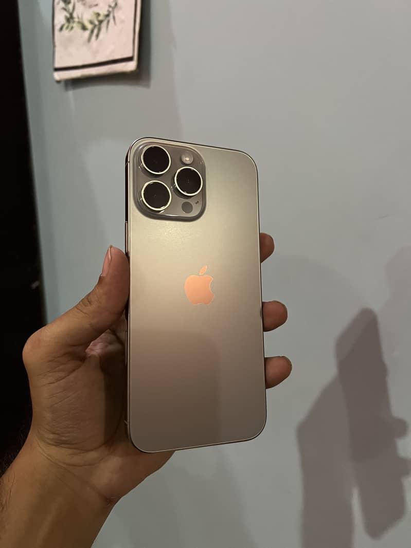 IPHONE 16 PRO MAX 1