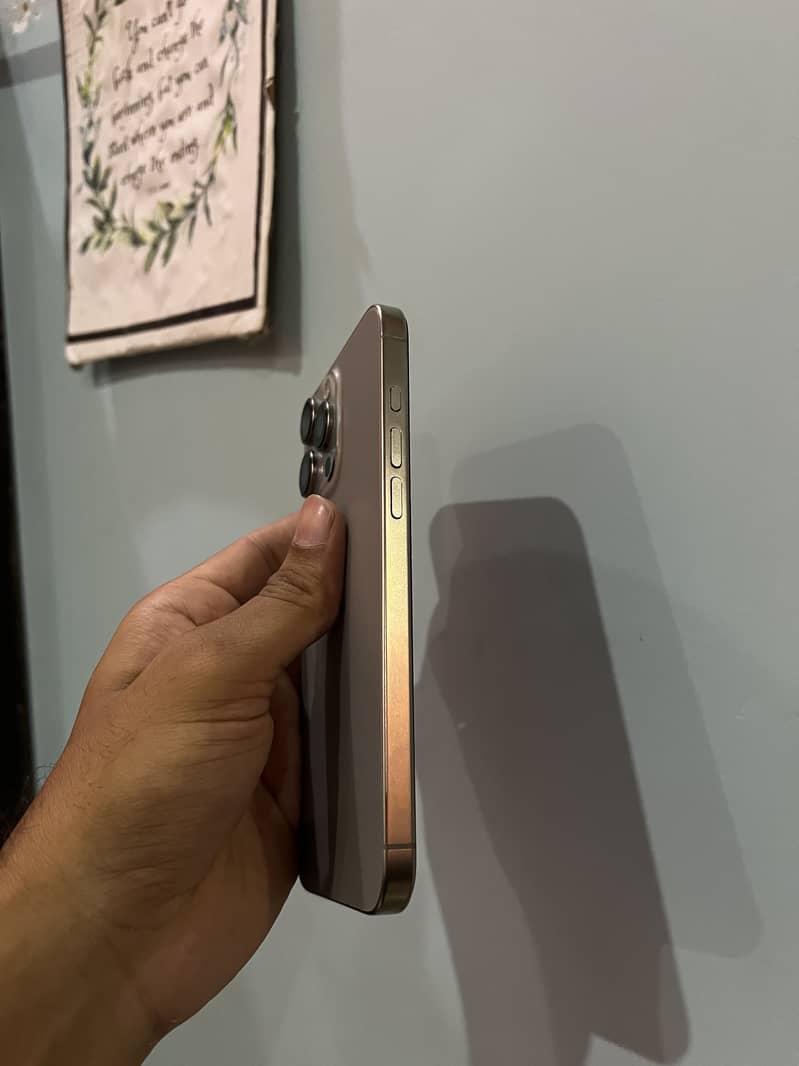 IPHONE 16 PRO MAX 5