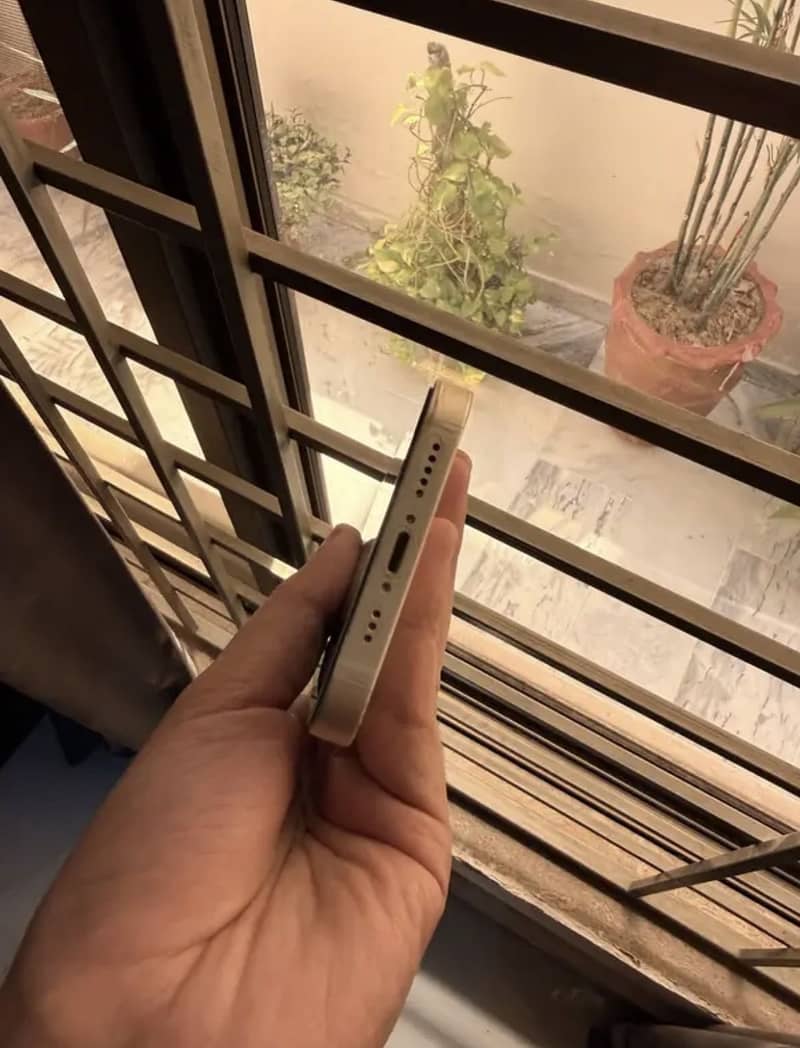 Apple iPhone 13 3