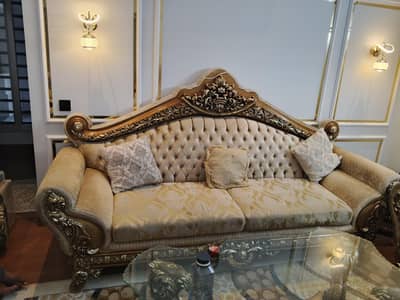 7 seater sofa good condition with center table