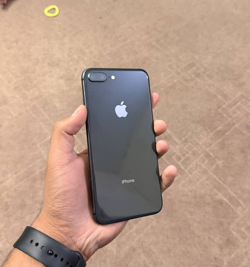 Apple iPhone 8 Plus 1