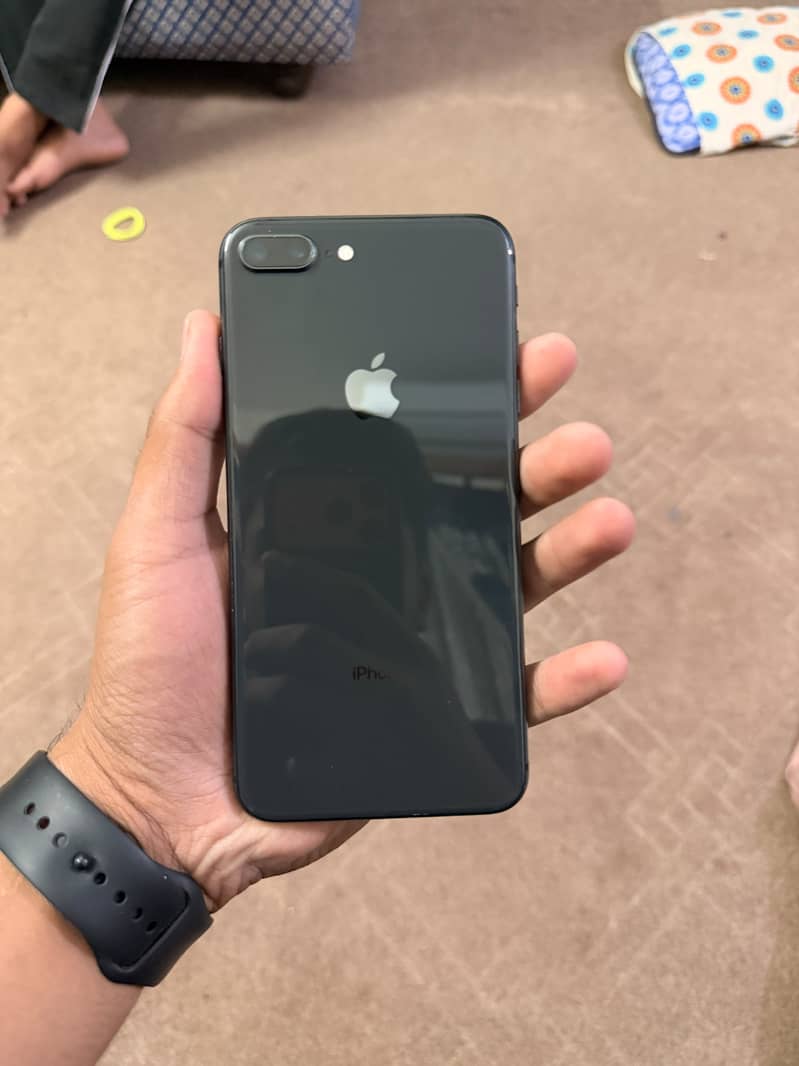 Apple iPhone 8 Plus 3