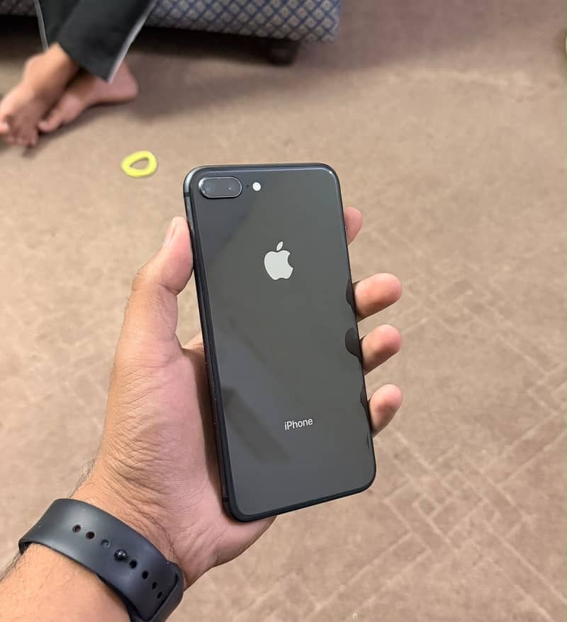 Apple iPhone 8 Plus 4