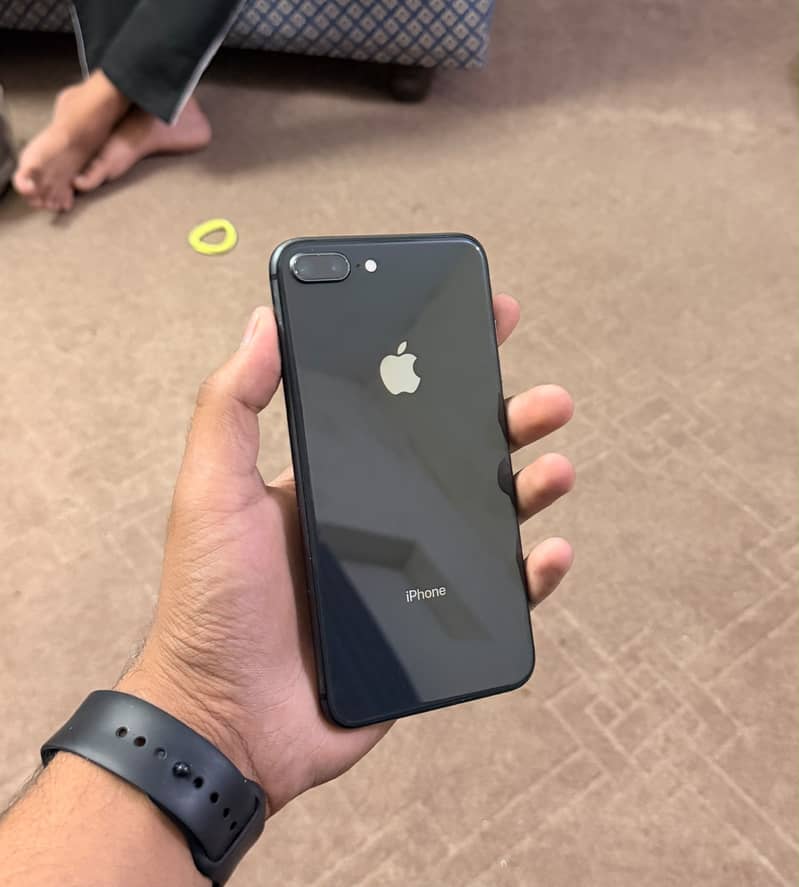 Apple iPhone 8 Plus 5