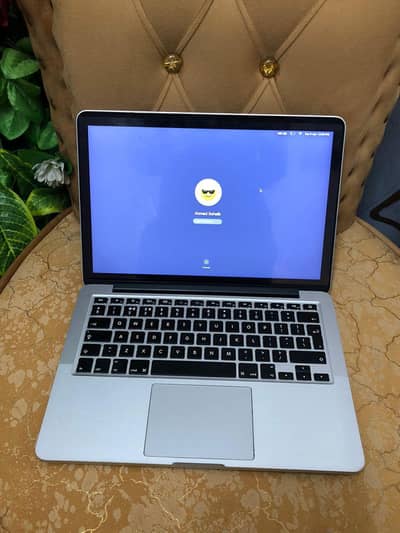 clean macbook 2015 for sale functioning 10/10