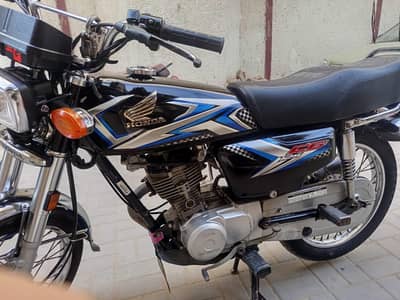 field engine bike hai Koi masala Nahin hai bike mein