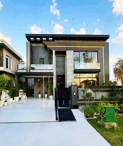 1 KANAL HOUSE ON PRIME LOCATION WITH SOLID CONSTRUCTION AVAILABLE FOR SALE IN BAHRIA TOWN LHR