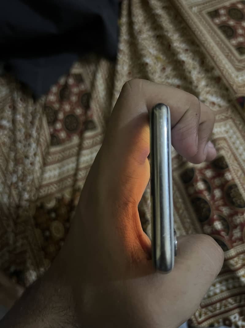 Apple iPhone X 3