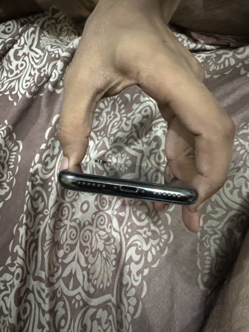 iPhone X 4