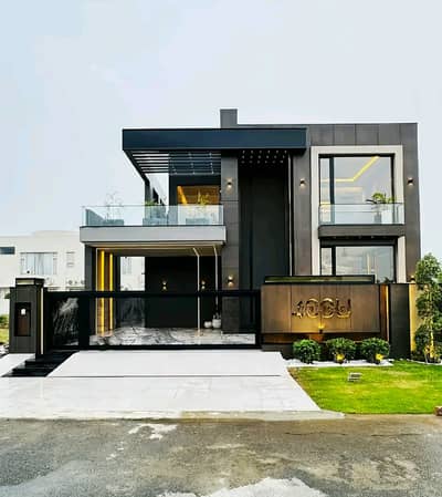 10 MARLA HOUSE ON PRIME LOCATION OR WITH MODERN DESIGN AVAILABLE FOR SALE IN BAHRIA TOWN