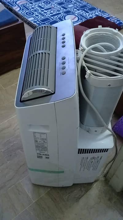 Midea 1.25 Ton portable Ac inverter 10/10 condition