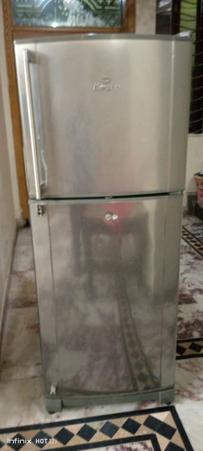 urgent sale mujhy btri frige Leni