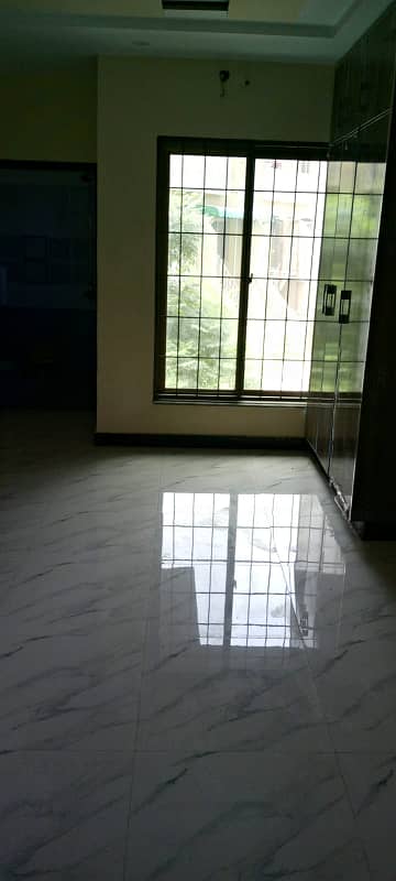 4 MARLA FUL HOUSE HOT LOCATION LIKE NEW