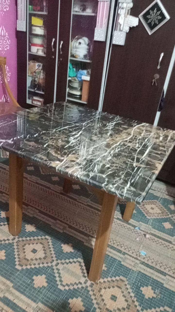 Table & Chairs 0