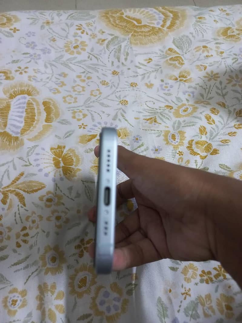 Apple iPhone 15 3