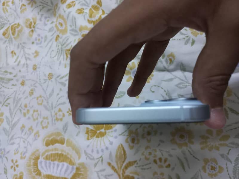 Apple iPhone 15 4