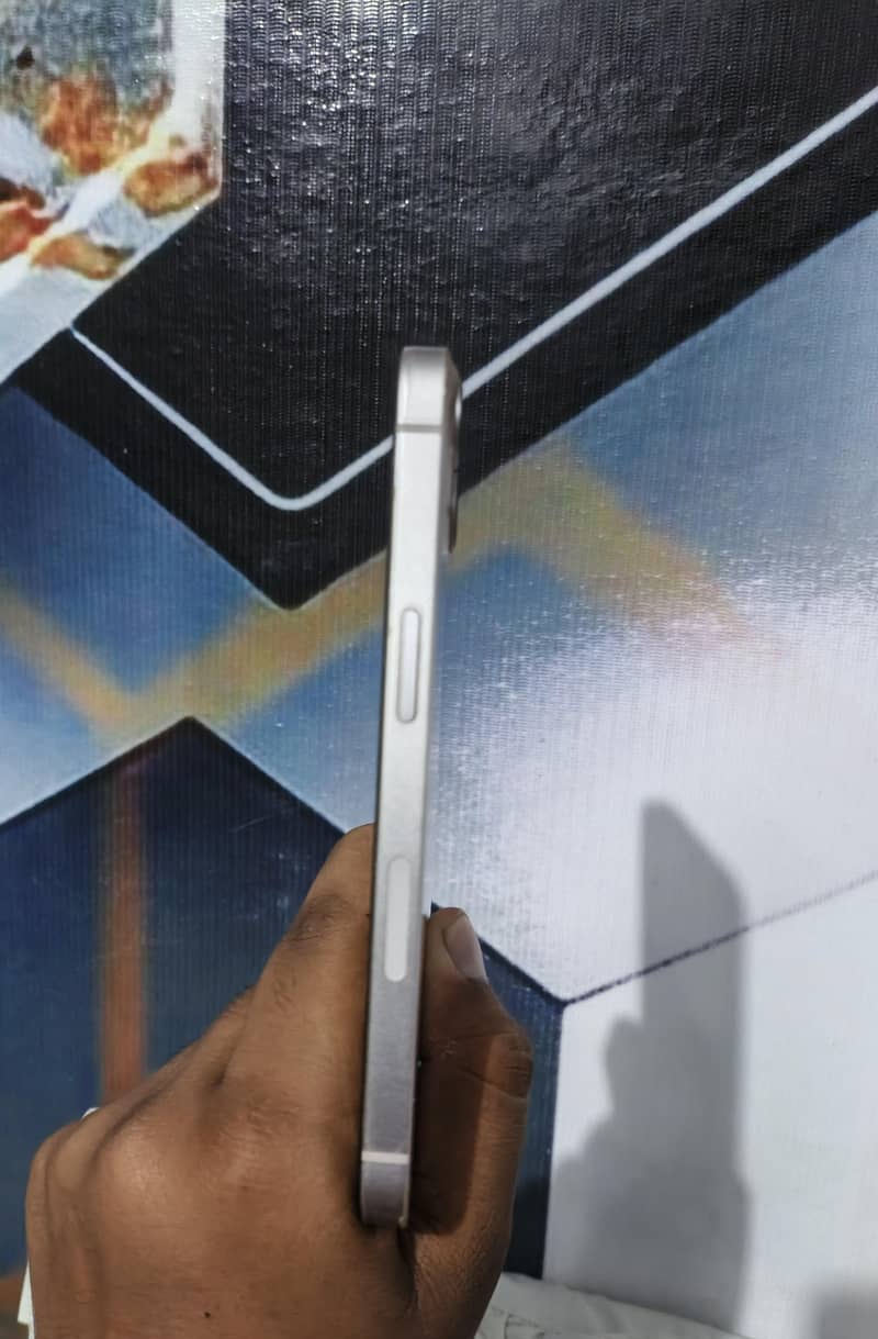 Apple iPhone 13 2