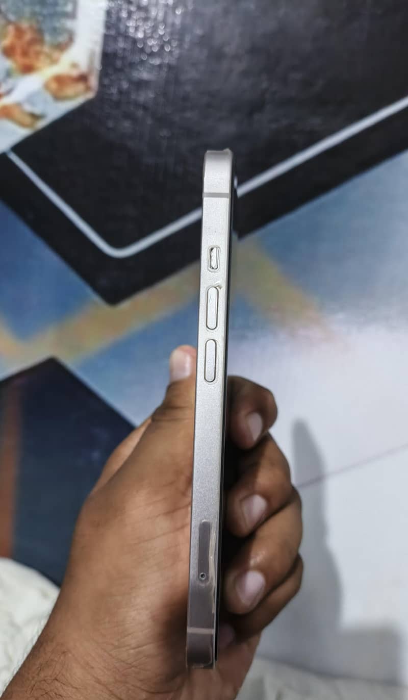 Apple iPhone 13 3