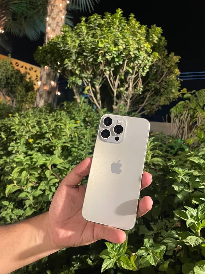 Apple iPhone 15 Pro Max 0