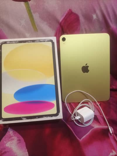 I pad 10th generation 64 gb with original box 10/10