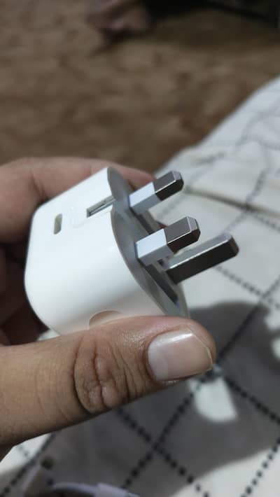 original iphone charger 20 w zabrdast