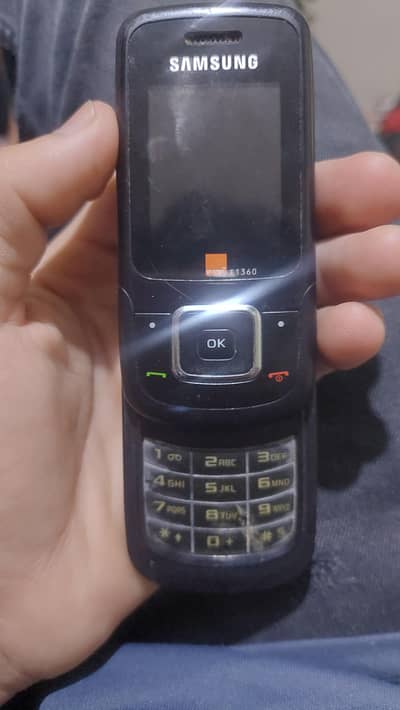 Samsung Mobile old model e1360 for sale
