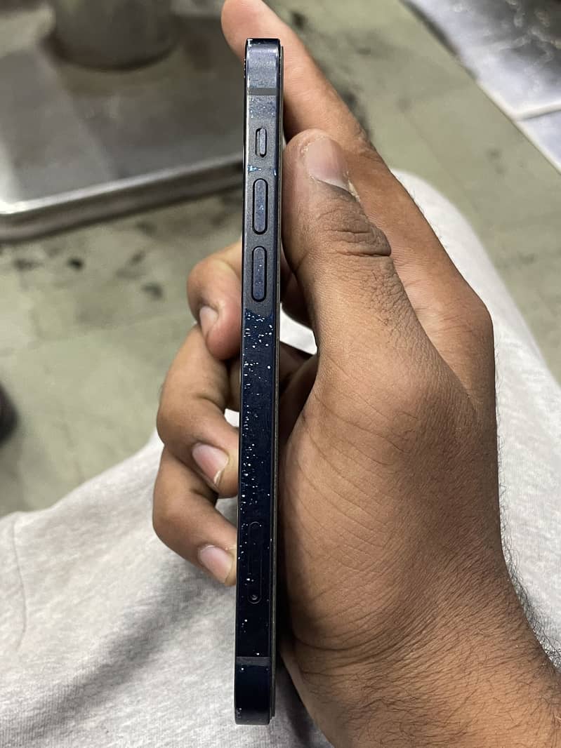 Apple iPhone 12 3