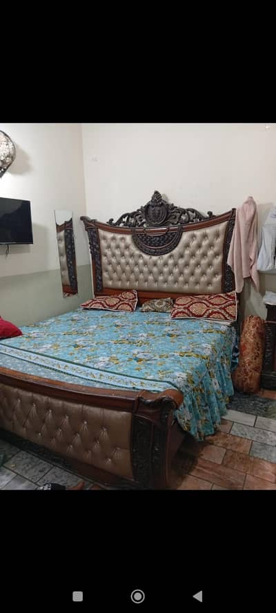 king size bed in new condition 2 year use with mattress