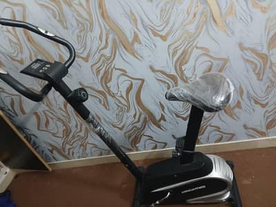 American fitness trainer cycling