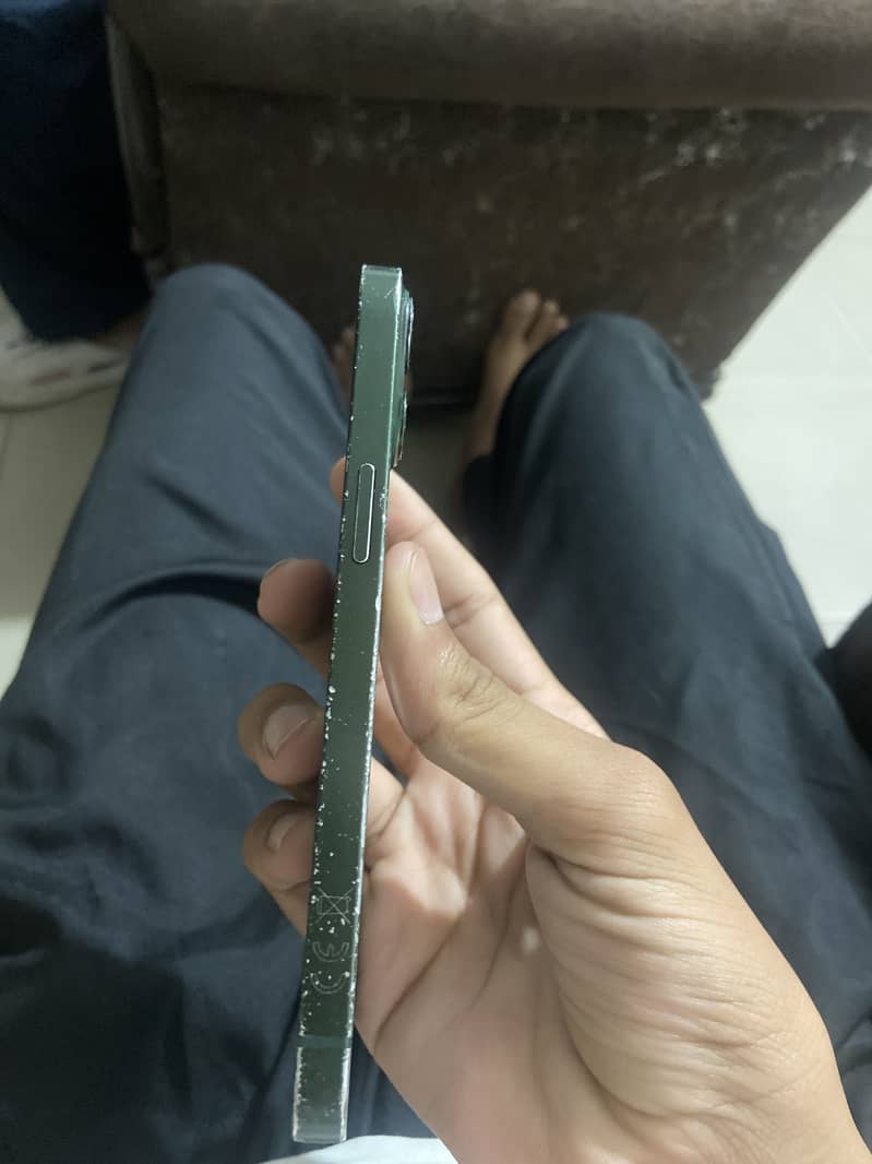 Apple iPhone 13 1